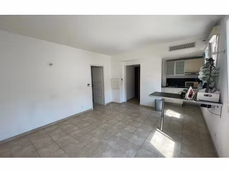 location appartement  m² t-2 à marseille 6  635 €