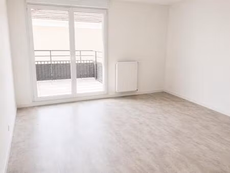 appartement t3 avec balcon et parking à pierrelaye