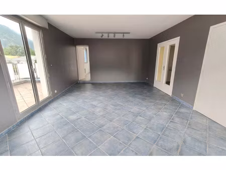 location appartement  131.56 m² t-4 à saint-égrève  950 €