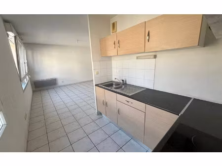 location appartement  49.33 m² t-2 à saint-quentin  550 €