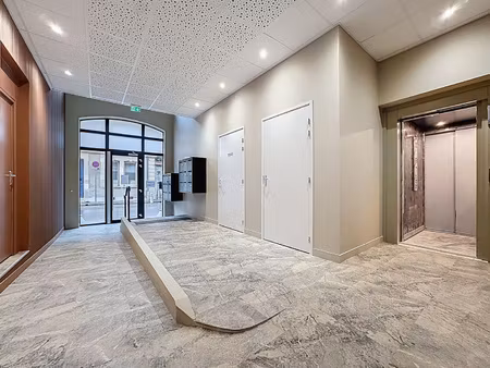 à vendre - local professionnel à amenager en bureau - rue de