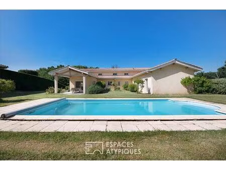 maison d'architecte avec piscine sur les hauteurs de puygouzon