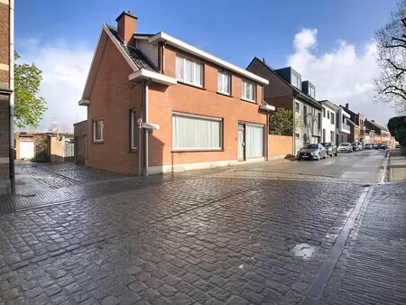 ruime goed gelegen woning met bureau of praktijkruimte