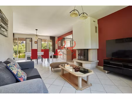 maison familiale de 197m2 sur une parcelle totale de 691m2.