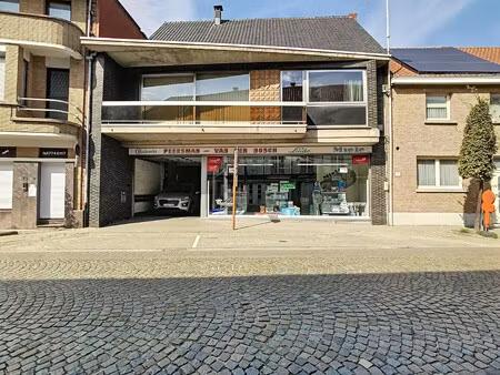 te renoveren handelspand met appartement en tuin in bazel