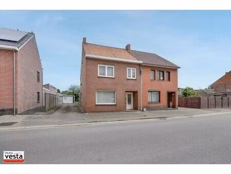 ruime  centraal gelegen woning met renovatiepotentieel