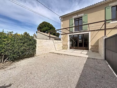 maison 4 pièces à louer à maillane - 92 m² avec jardin