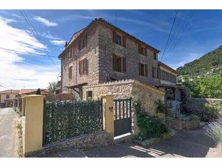 élégante maison de village avec terrasses à 30mn de nice !!