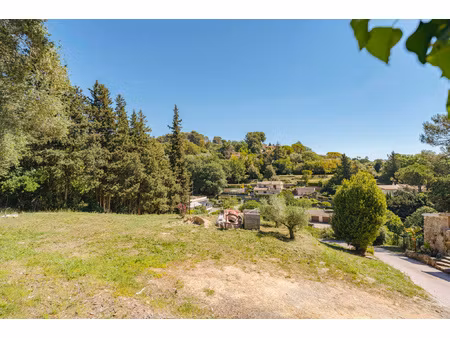 terrain constructible de 1 156 m2 à mougins