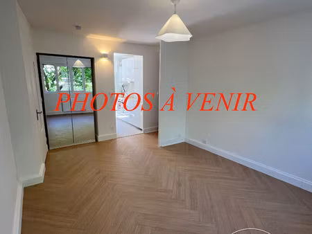 tassin-la-demi-lune - t3 rénové à neuf avec garage box  cave et balcon