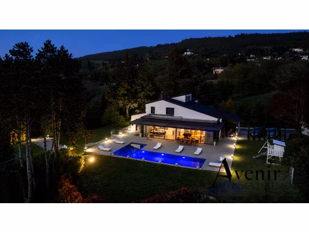 villa d'exception 438m2 - terrain 1.5h - piscine - tennis - 6 chambres à limonest