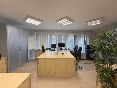 bureaux à deux pas de la place dumon