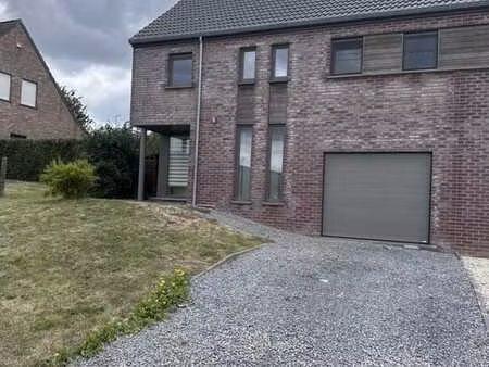 a louer  villa (non meublée) 3 façades avec jardin
