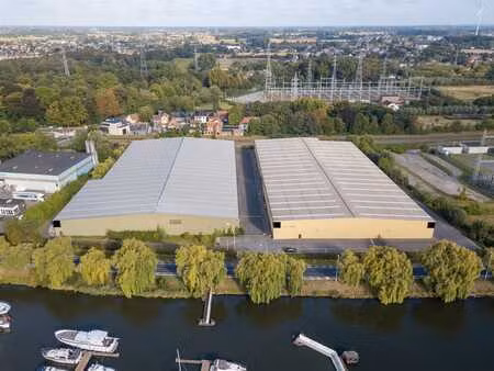 entrepôts à proximité du r4 de gand
