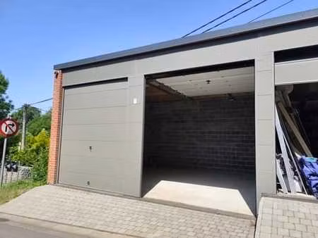 très bel entrepôt de 40m² avec double porte!