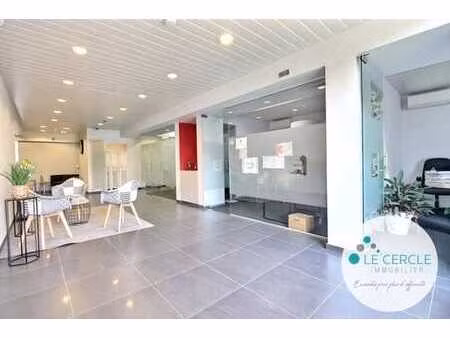 immeuble de bureaux sur 2 niveaux