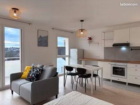 grand studio · 31 m² centre ville gare calme