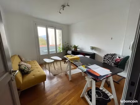t2 lumineux 55 m2 rue marbeuf