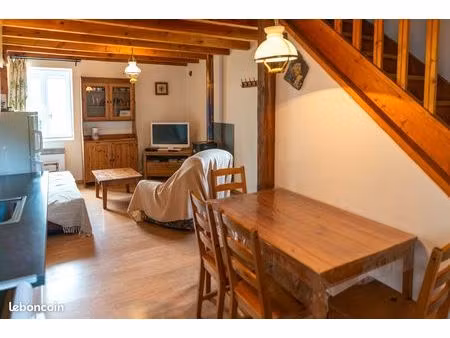 appartement 2 chambres avec extérieur  parking et poêle à bois – 500 /mois eau comprise ?