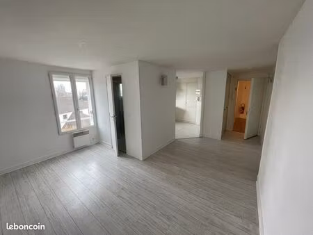 grand studio face tram l13 sur cour
