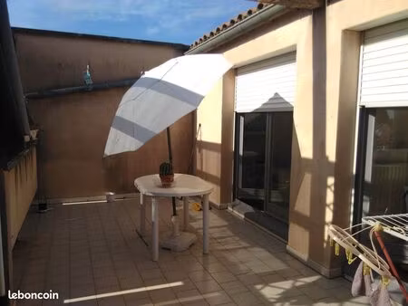 centre nîmes (entre j.jaurès et arènes) part. loue 2 pièces de 50 m2 avec grande terrasse 