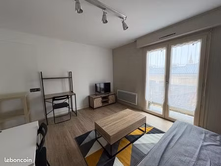 studio 1 pièce 28 m²