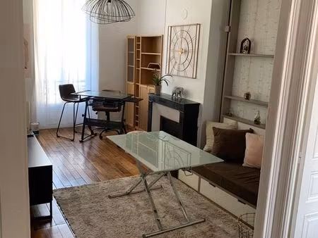 beau studio à louer à versailles rive droite