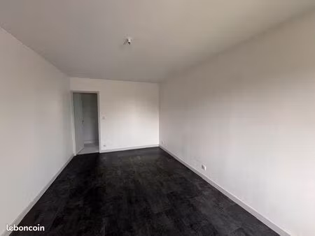 studio fonctionnel lumineux avec parking privé -saulieu