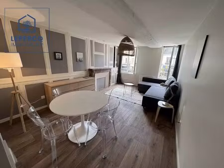 très beau studio meublé