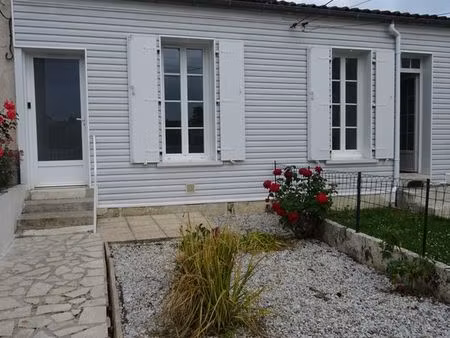 maison a louer saintes rive droite avec garage