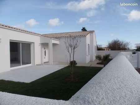 a louer  dans bourg de trizay (proche école)  maison plain-pied