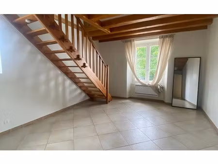 location appartement  m² t-2 à gastins  595 €