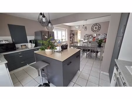en exclusivité : maison de caractère au cœur de navenne