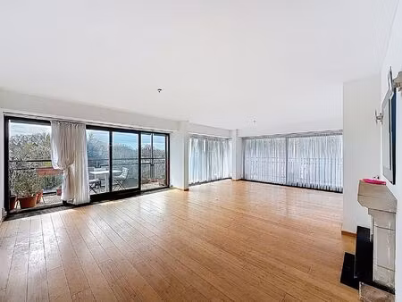 appartement à louer avec terrasse et 3 chambres   woluwe-saint-pierre (vbe32382)