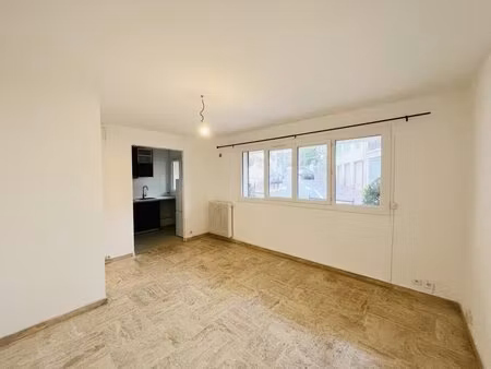 cannes petit prix  gros potentiel : studio avec parking et