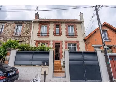 maison de 9 pièces de 149 m² à noisy-le-sec