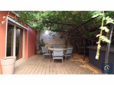 a louer appartement 3 pièces en rez de chaussée avec cour privative