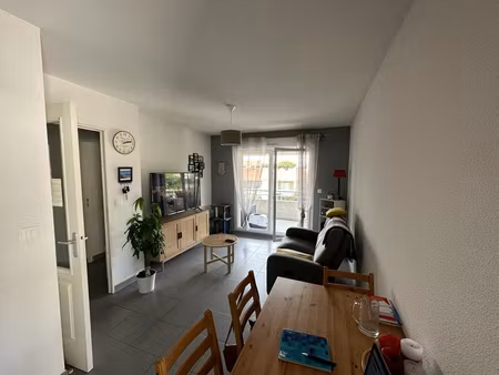 perpignan sud f2 avec terrasse et parking