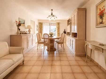 appartement 3 pièces avec balcon  cave et parking – secteur pasteur