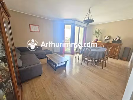 appartement t3 lumineux avec balcon à savigny-le-temple