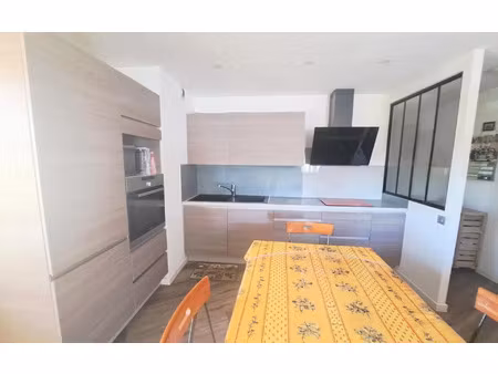 appartement six-fours-les-plages 63 m² t-3 à vendre  252 000 €