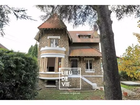 maison 7 pièces 193 m²