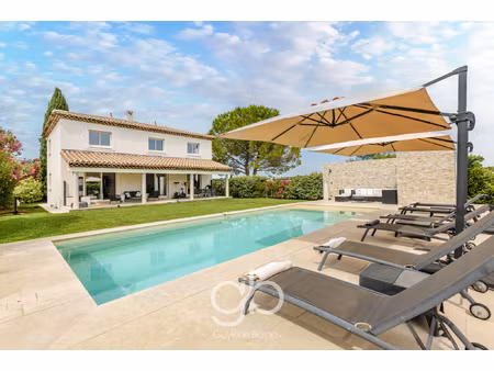 maison d'architecte 167m2 sur un terrain de 930m2 avec pisci