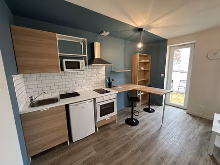studio meublé rénové récemment avec terrasse au coeur d'agen