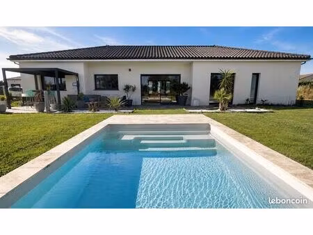 maison contemporaine de 2022 avec piscine sur 2 134 m² de terrain – les cloutiers