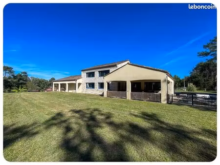 maison 8 pièces 294 m²