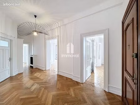 appartement 6 pièces 181 m²