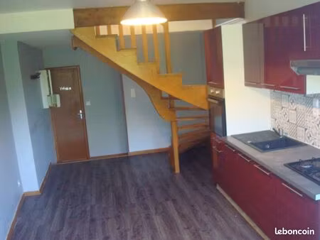 loue appartement  rénové  isolé  terrasse dans ferme
