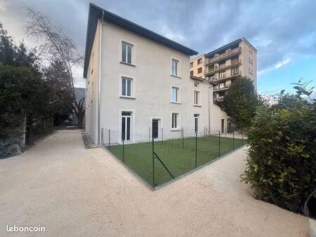 t1bis neuf à louer