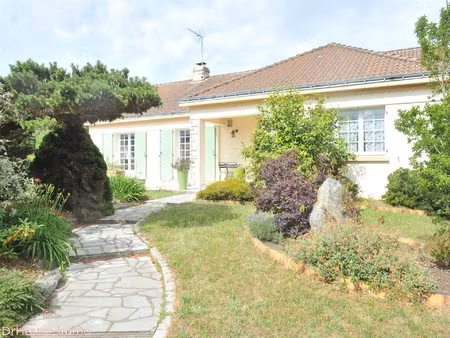 centre ville - proche plage - saint brevin les pins - maison de 227 m2 - piscine...